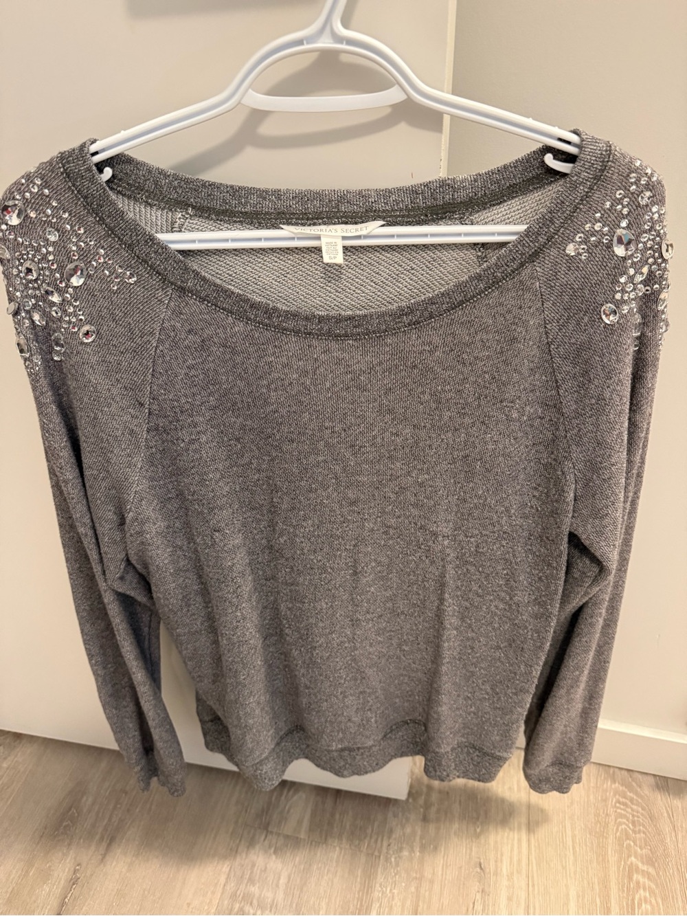 Victoriaβs Secret sweater
